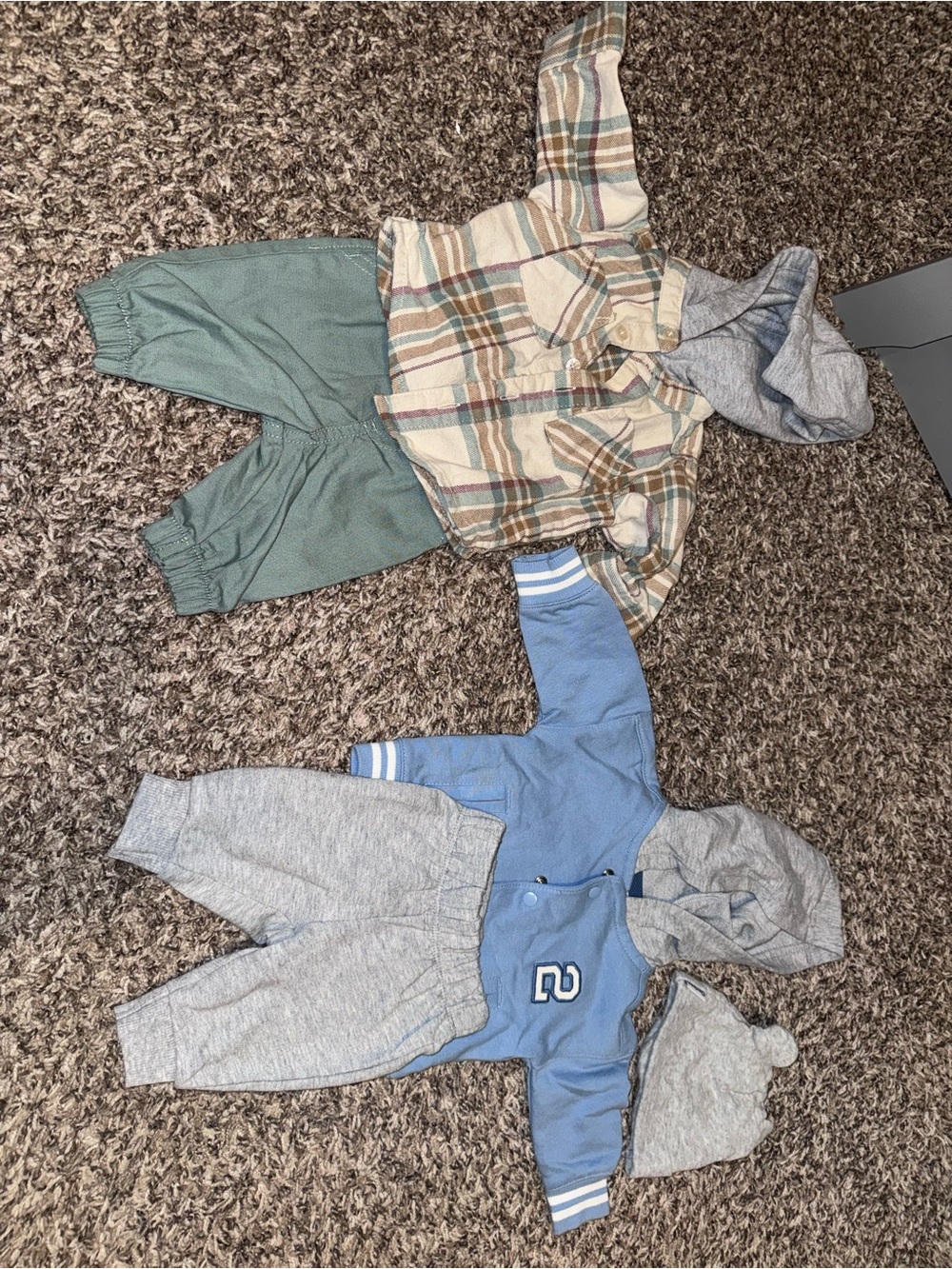 Carter's Green Plaid Hooded Top with Blue Jogger Set 5 piece .